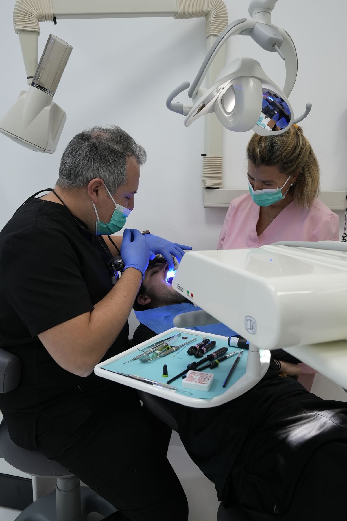 ¿Las carillas dañan los dientes? Mitos y realidad
