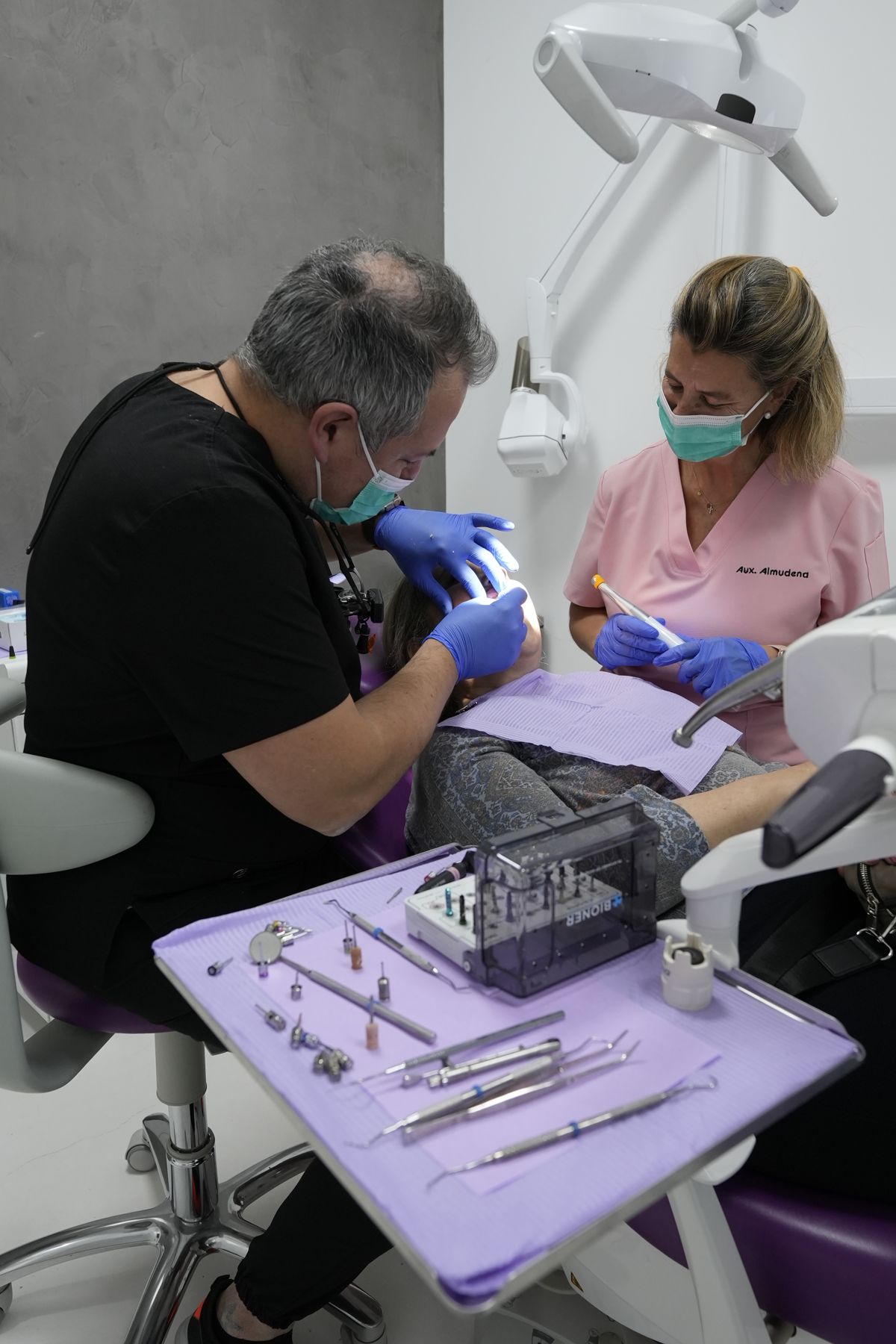Cómo limpiar tus alineadores Invisalign