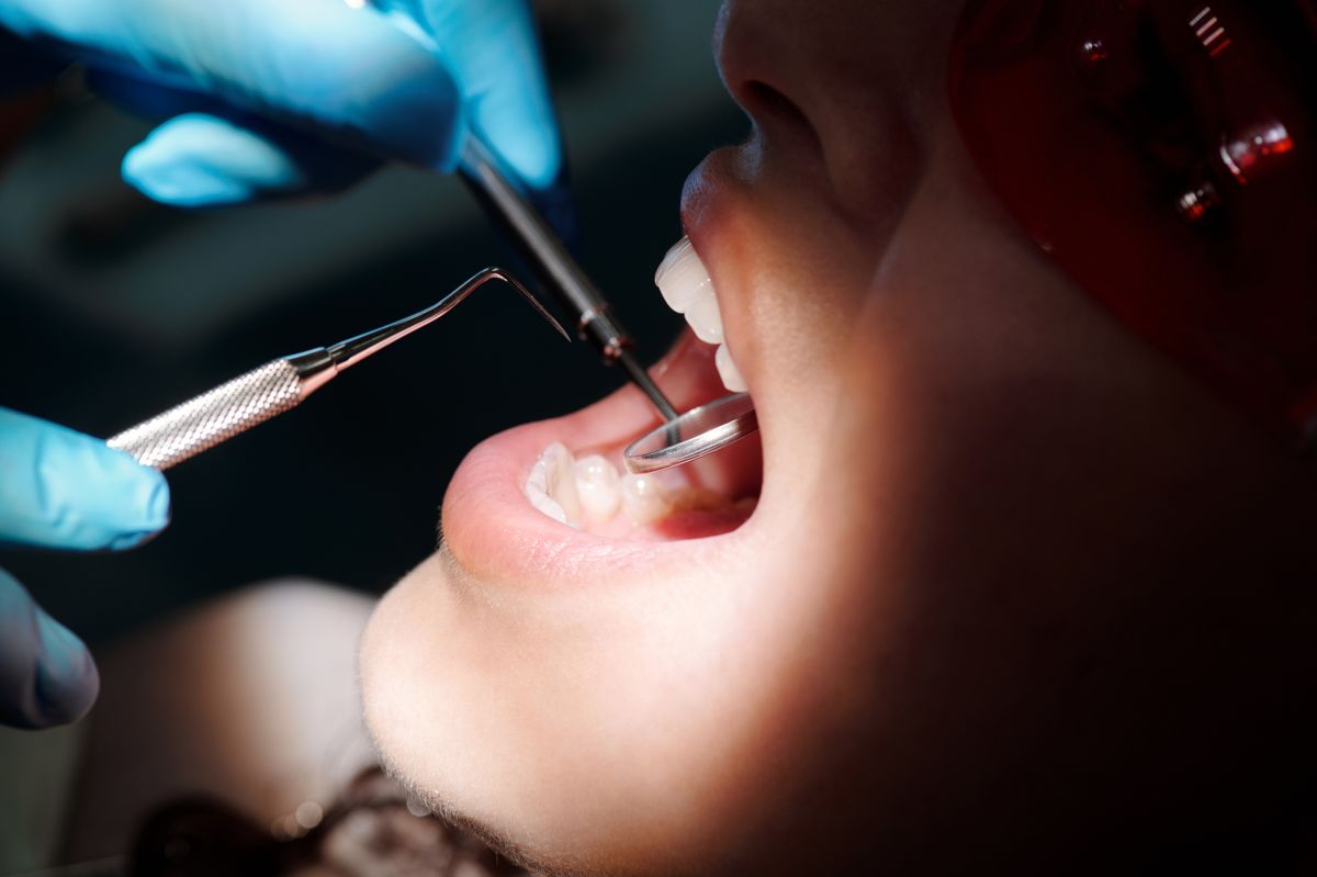 Dientes sensibles: por qué duele el frío y cómo aliviarlo